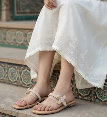 Flat Sandal / Slipper with Toe Loop